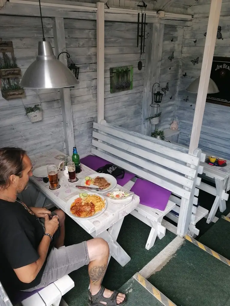 Gril Bar_Komorní Lhotka_slider_image_3