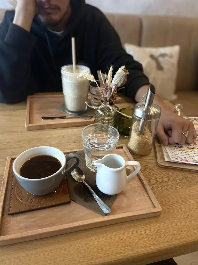 Conran Thomas_Café Oldtimer | Automobile Museum_Kopřivnice_review