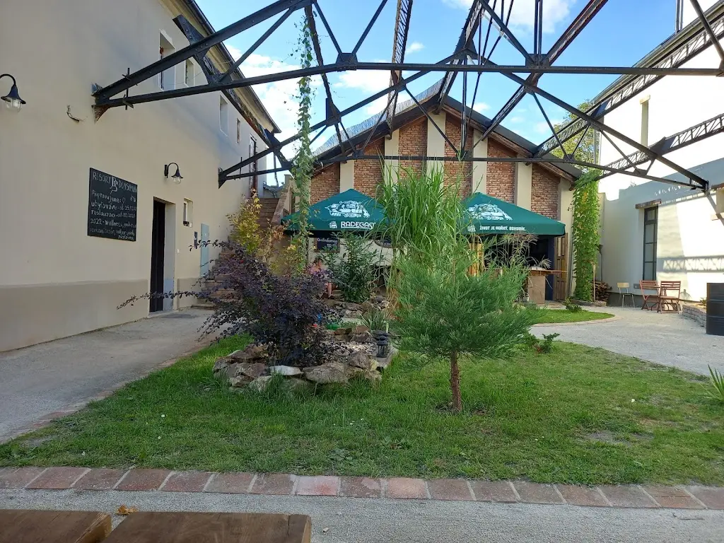 Anna Petrova Kubesova_Pizzeria Don Simon_Kardašova Řečice_review