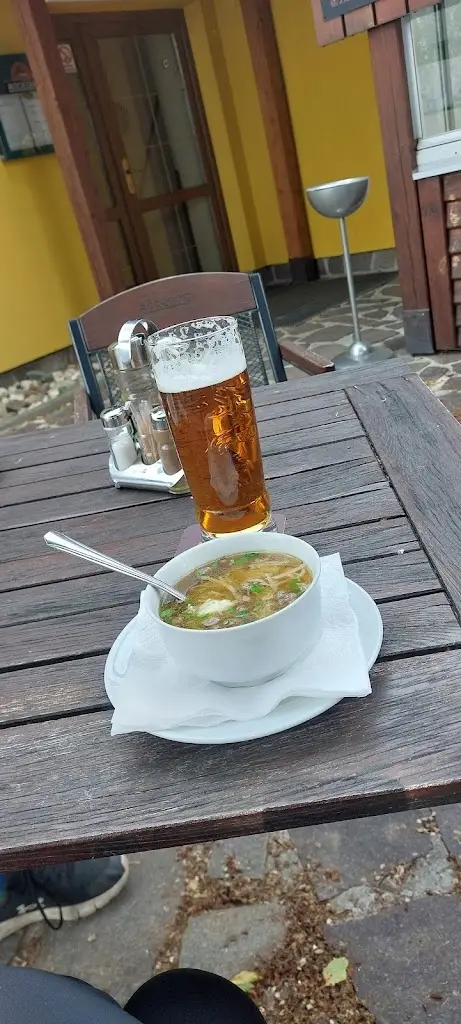 Jan Děcký_Šindlerův dvůr_Krmelín_review