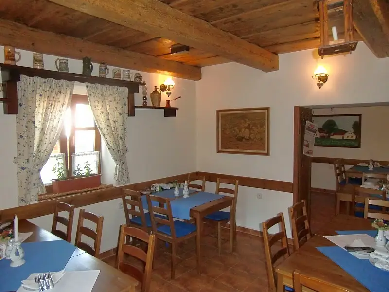 Šindlerův dvůr ristorante a Krmelín