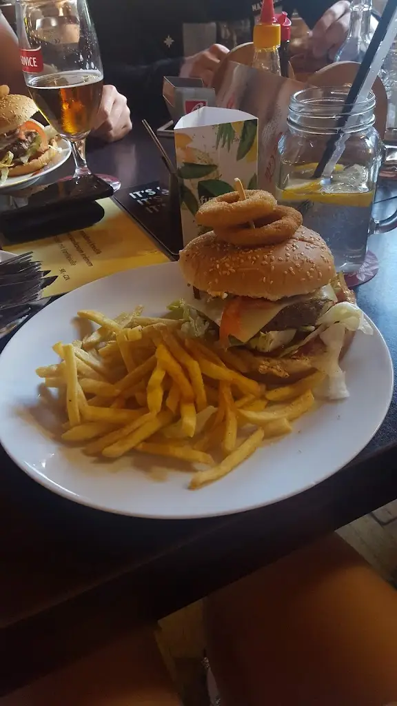 Petrin Olivová_COUNTRY SALOON CLONDIKE, RESTAURANT KAPLICE CZ_Kaplice_review