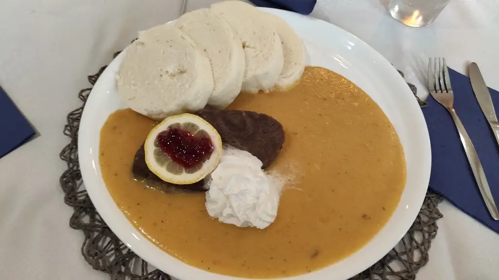 Kateřina Pietroschová_Beskydská řízkárna - Restaurace Beskyd_Karviná_review