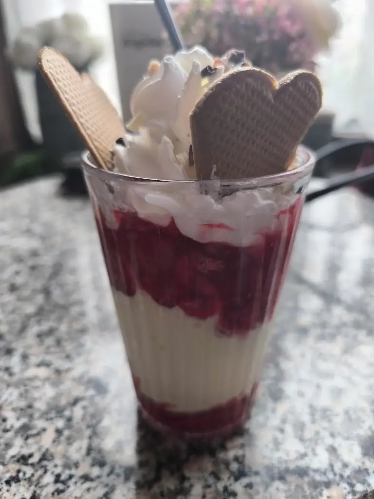 Dagmar Hrubá_Algida_Krnov_review