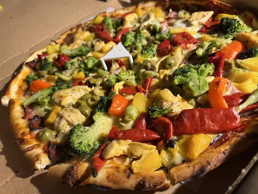 Šimon Výboch_PIZZA PŘES ULICI V KRNOVĚ_Krnov_review