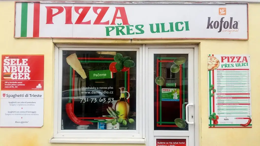 PIZZA PŘES ULICI V KRNOVĚ restaurant in Krnov