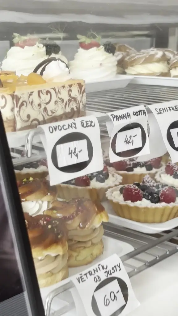 Marco-Louis Müller_Kavárna WeSna_Mosty u Jablunkova_review