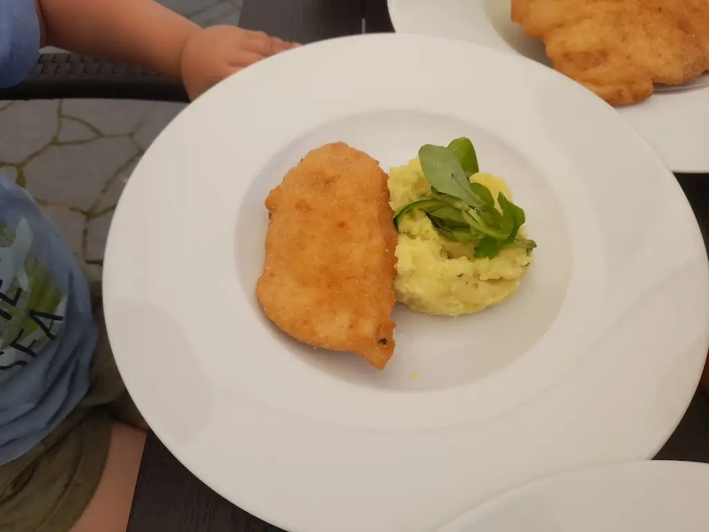 L. Nielsen_HOTEL POD KAPLIČKOU_Morávka_review