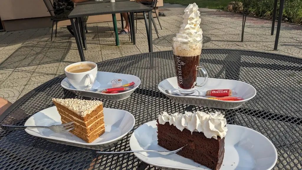 Cafe bar & Bella_Osoblaha_slider_image_3