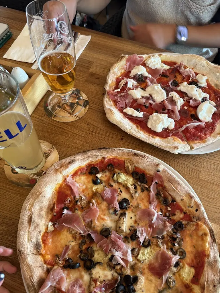 Dokyeom Kim (Derek)_Pizza Coloseum_Ostrava_recensione