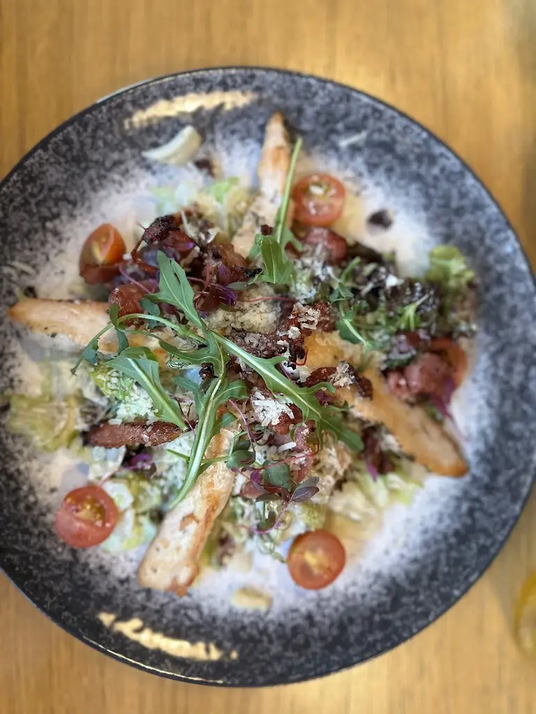 Bee Bug_LA PETITE CONVERSATION_Ostrava_review