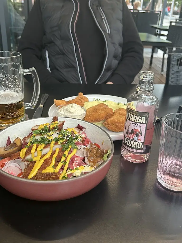 Karolína Tatarková_Radegastovna Na náměstí_Ostrava_review