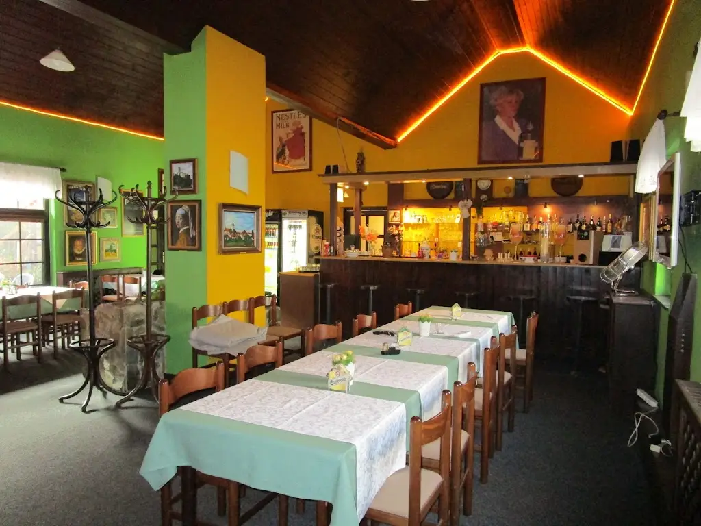 Restaurace a penzion Bašta restaurant in Kaplice
