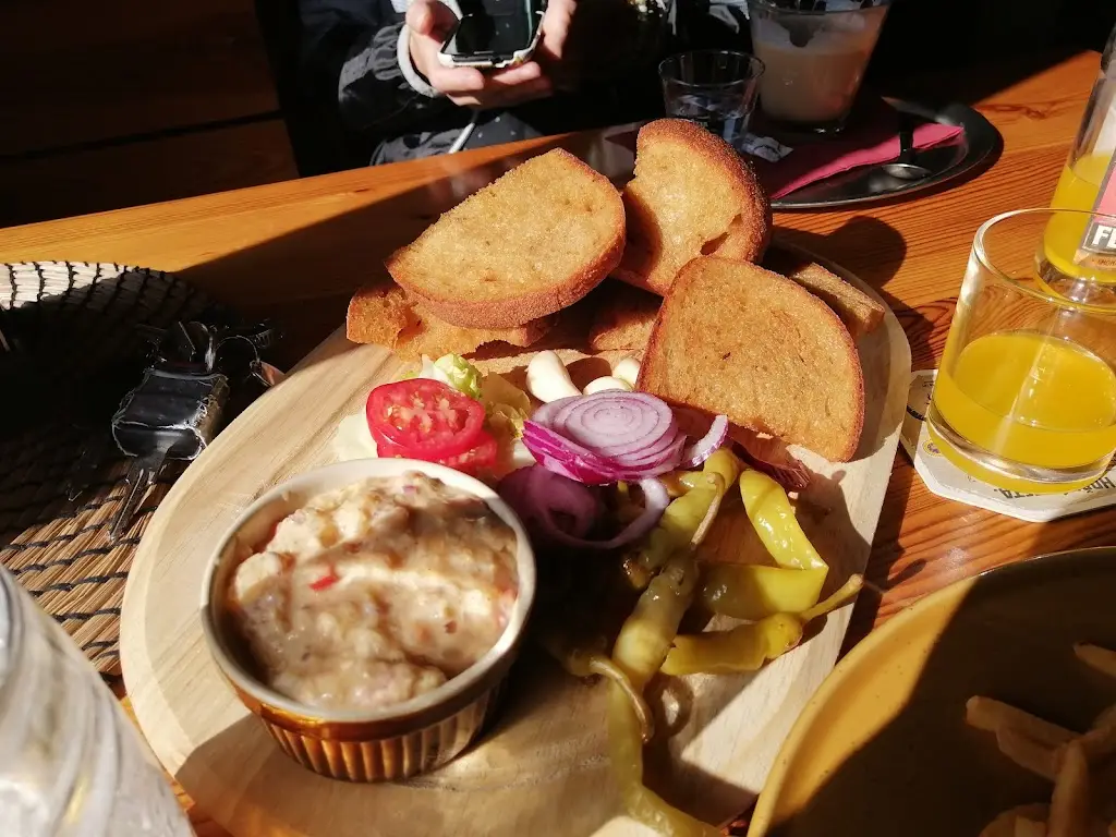 Kuba Bílý_Restaurace Myslivna u hřiště_Ostravice_review