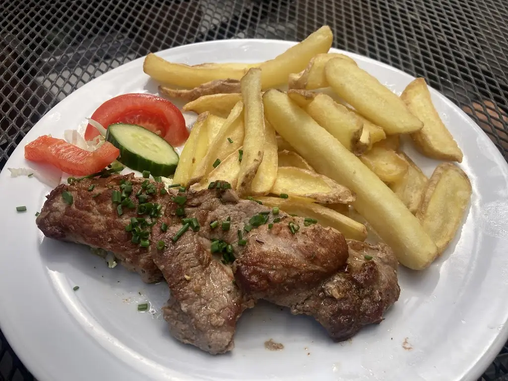 Irena Kolafa_Restaurace Na Křižovatce_Kovářov_review