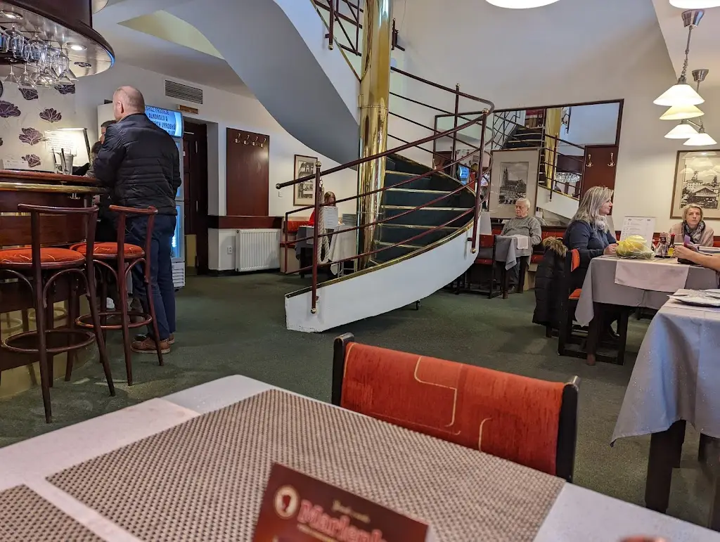 Jan Vaněk_Kavárna Orlovka_Orlová_review