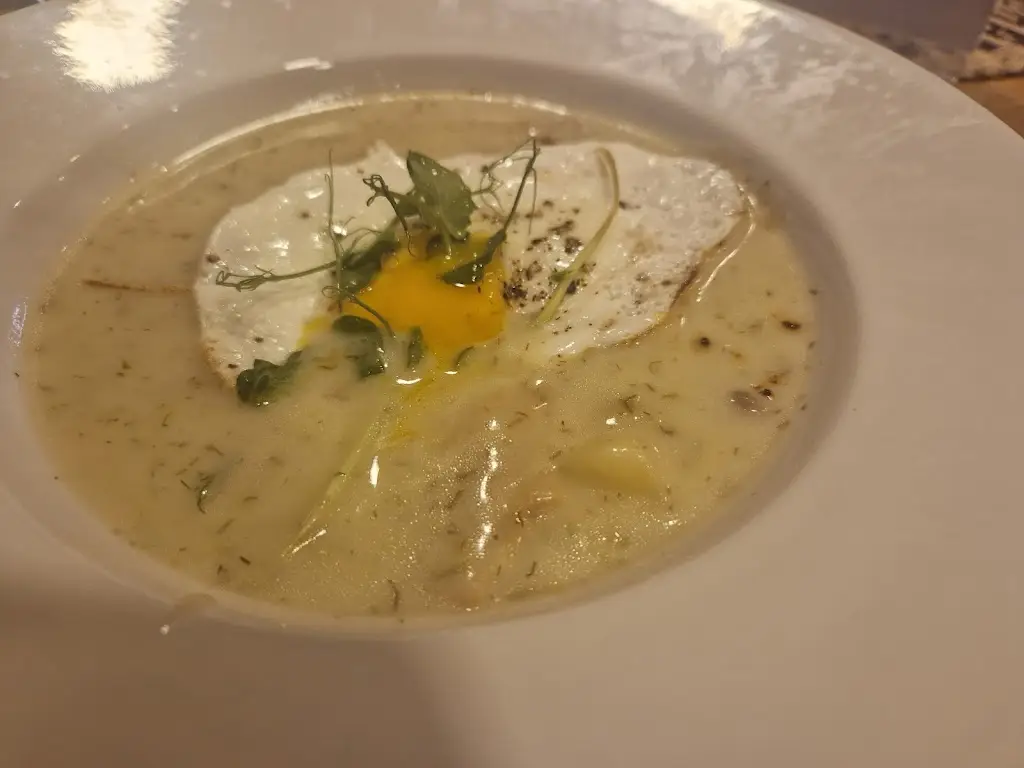 Jiri Drozdik_Chmelenská hospoda_Křemže_review