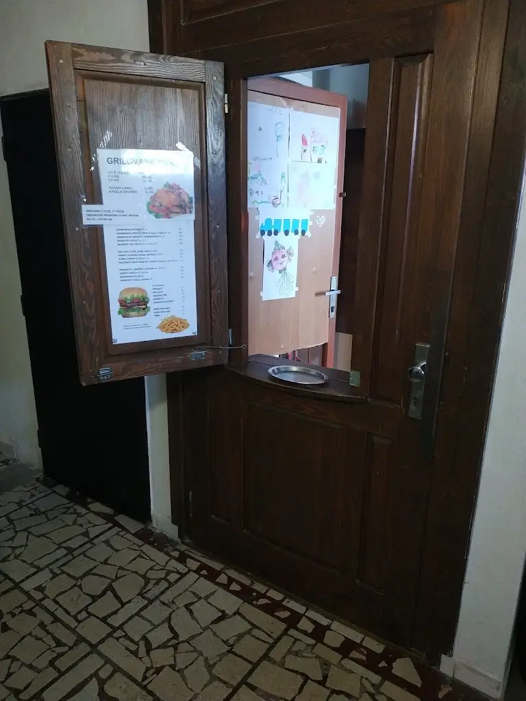 Ma Ur_Hladové okno_Rýmařov_review