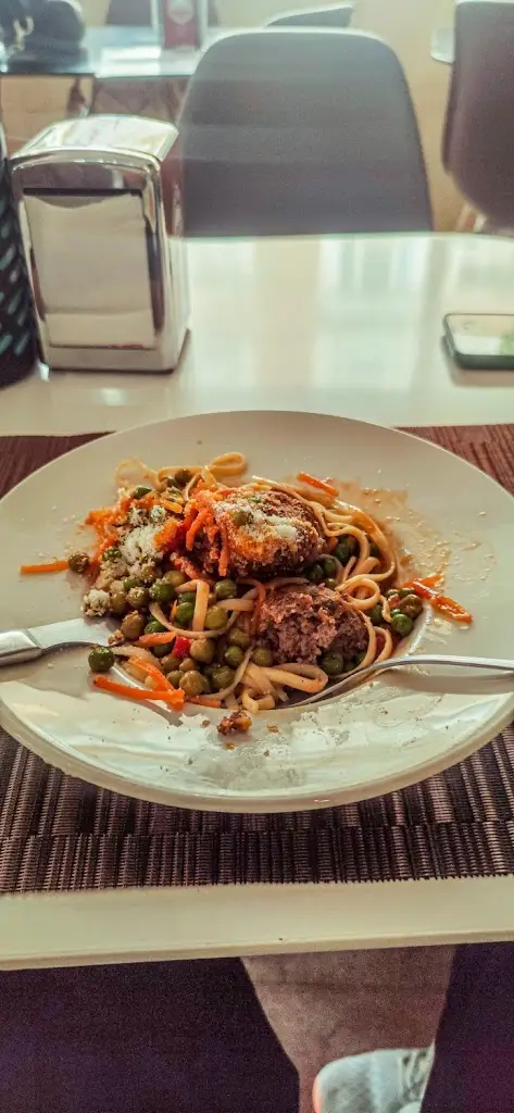 Liz Diana Barquinero_CAIDI CAFÉ & BAR_Bernartice_review