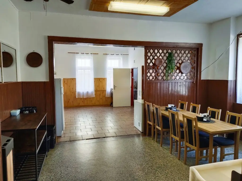 Bistro Velký Šenov a Zmrzlina u Lvíčat restaurant in Šenov