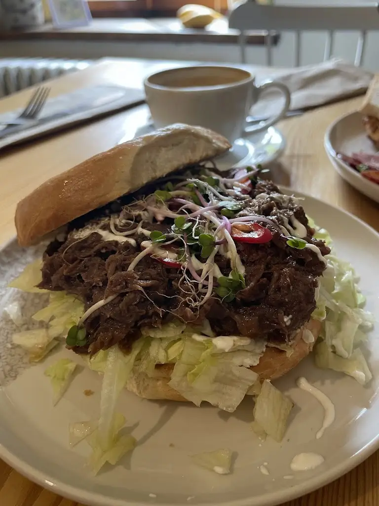 Brandon Cool_Kavárna Až na půdu_Písek_review