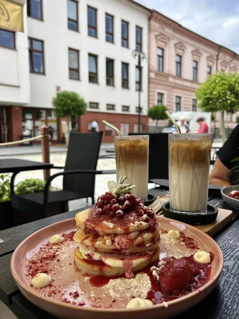 Žanet Ťupová_FRAME KAFE_Písek_review