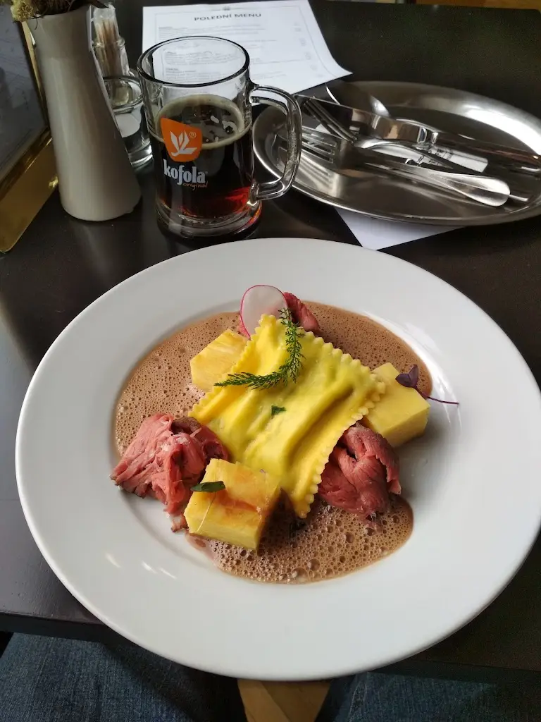 Lubomír Knápek_Hotel Praha_Starý Jičín_review