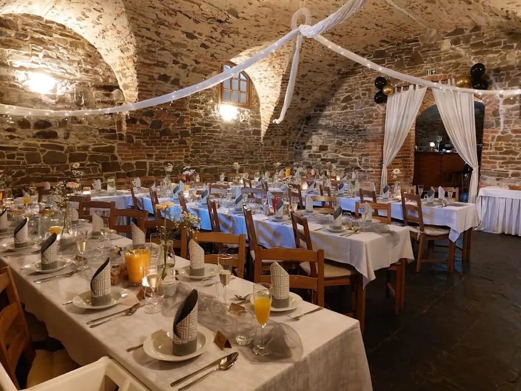 Restaurace a Vinárna Na Zámečku restaurant in Štěpánkovice