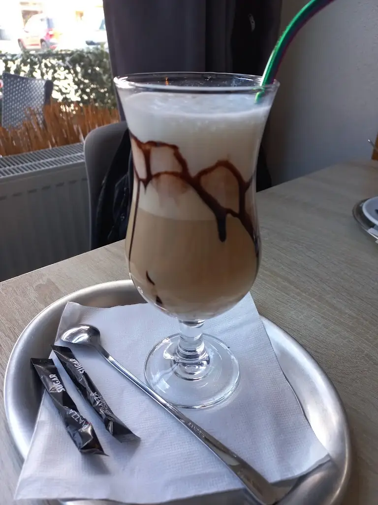 Jana Bartoňová_Jídelna Vrbno_Vrbno pod Pradědem_review