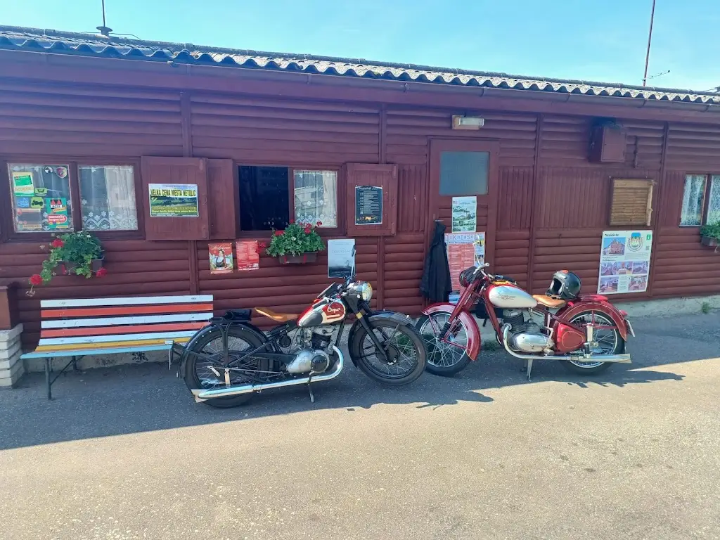 Lubomír Cába_Restaurace Autokemp Podroužek_Lhenice_review