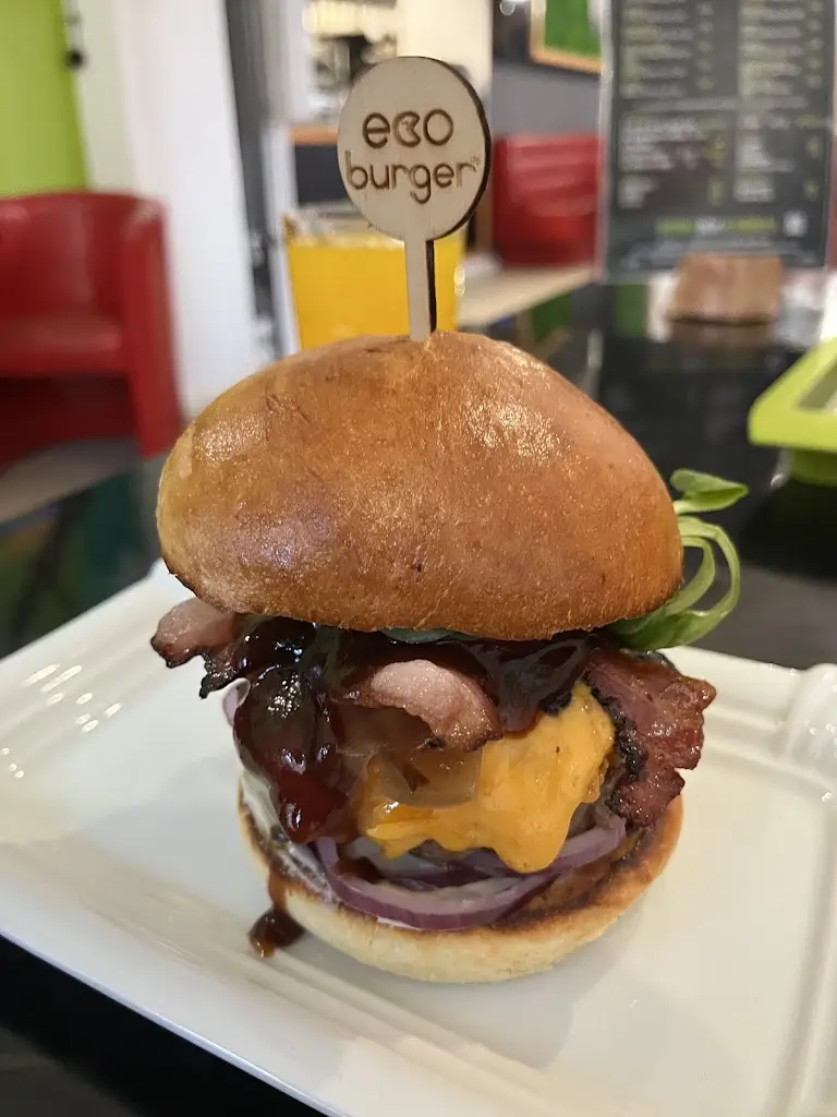 Tomáš Sikora_Eco burger | jedinečná fastfood burgrárna v Třinci_Třinec_review