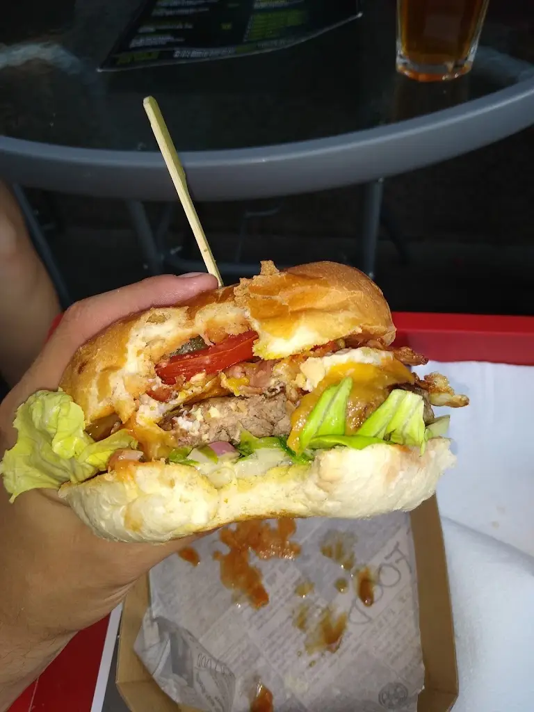 Jerzy Damian_Eco burger | jedinečná fastfood burgrárna v Třinci_Třinec_review