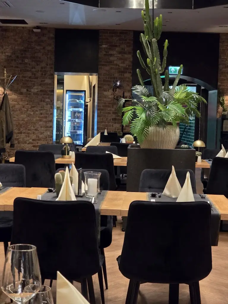 Restauracja Kaktusy Kato Koncept Kulinarny_Katovice_slider_image_3