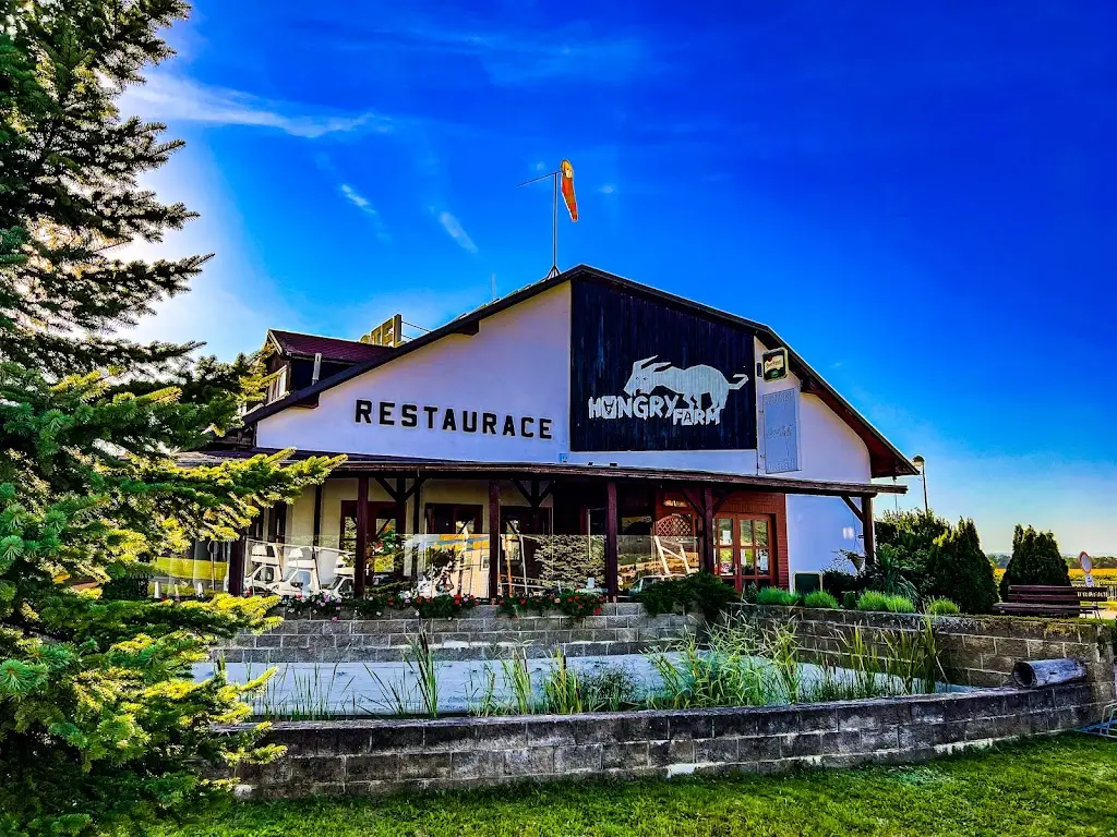 HANGRY FARM - Heliport Bohuňovice ristorante a Bohuňovice