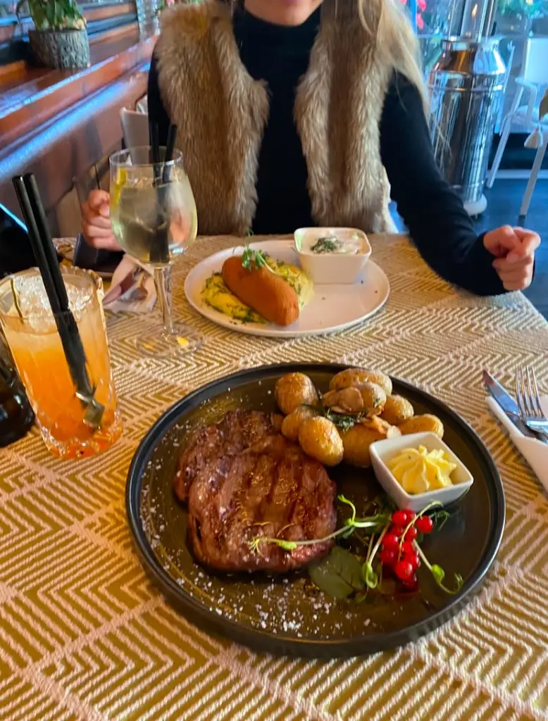 Adrian Moskal_Stara Ponderosa_Katovice_review