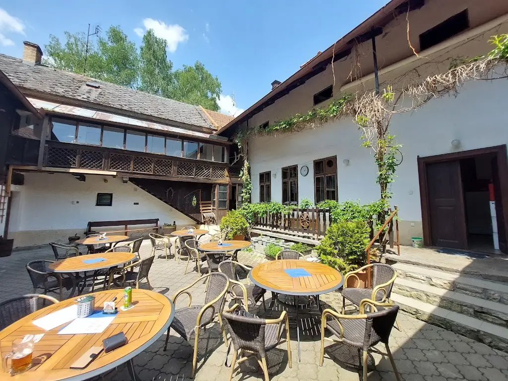 Ivona Svobodova_Hostinec U Řeky_Dolní Újezd_review