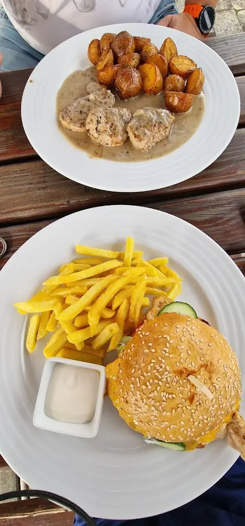 Restaurant MonTexas_Dolní Újezd_slider_image_2