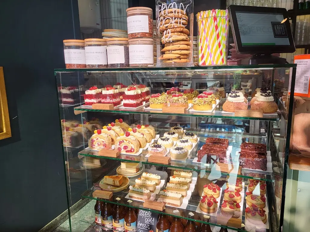 Suzi Moghabghab_Kafej_Katovice_recensione