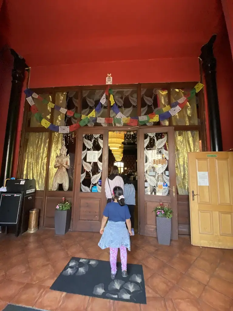 Randall Thompson_The Kathmandu Nepali Restaurant Olomouc_Grygov_review