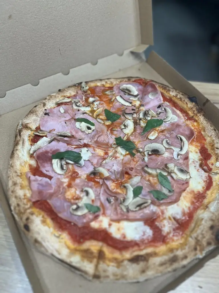 Pizza Na Zastávce ristorante a Hněvotín