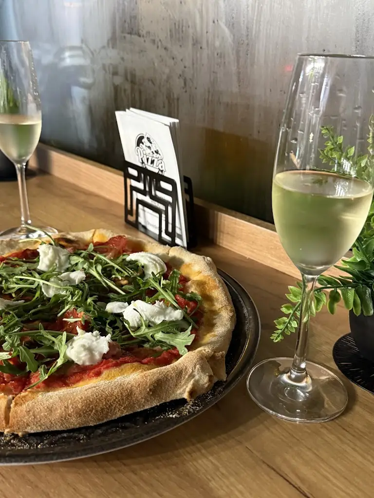 Pizza Na Zastávce_Hněvotín_slider_image_2