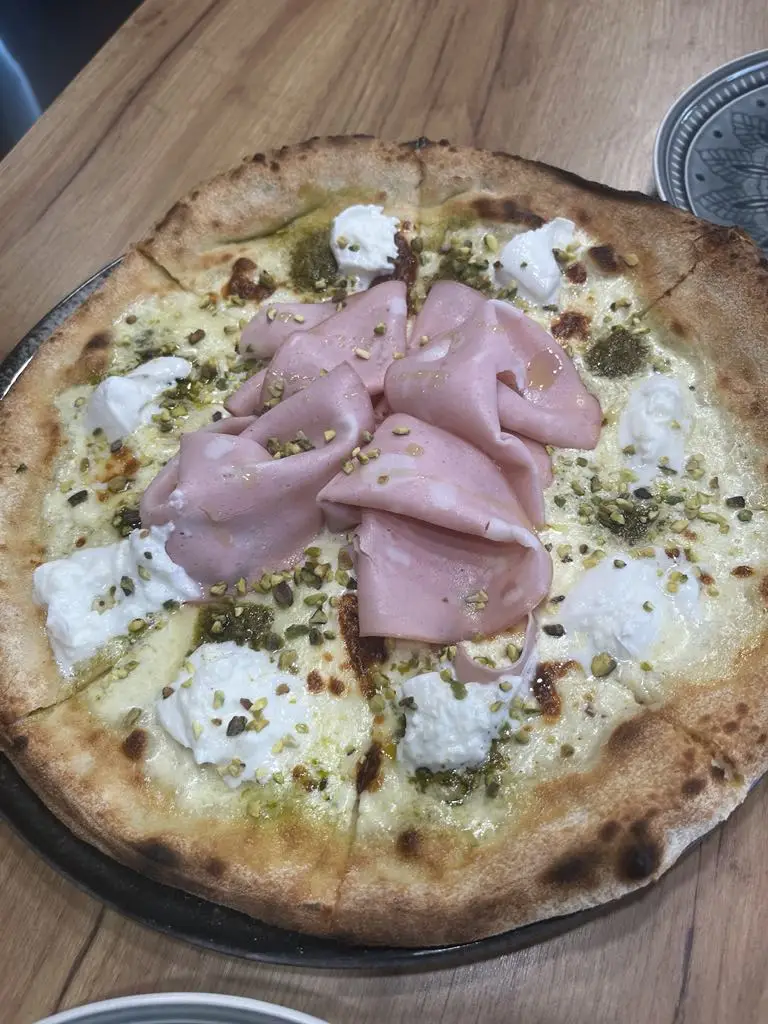 Pizza Na Zastávce_Hněvotín_slider_image_3