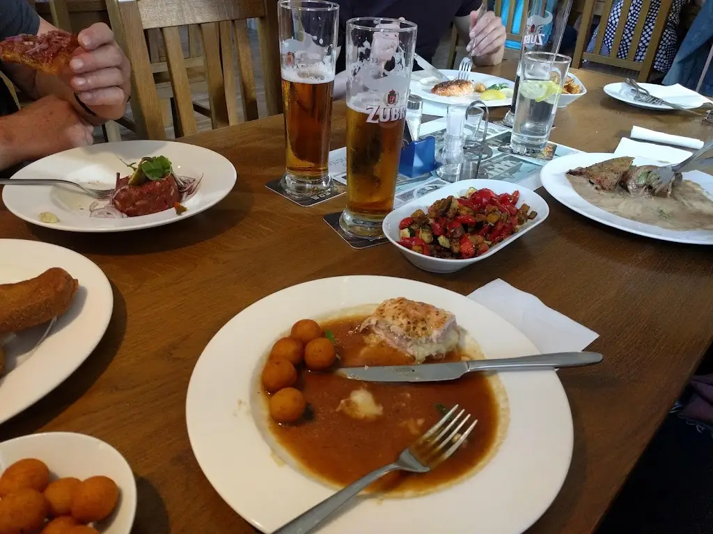 Ondřej Chrastina_Restaurace a penzion 