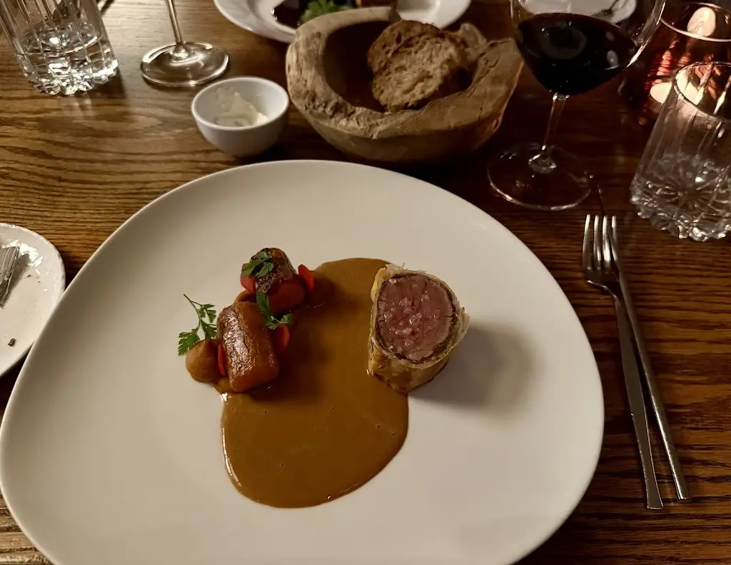 MC Dippenaar_V Zátiší_Leština_review