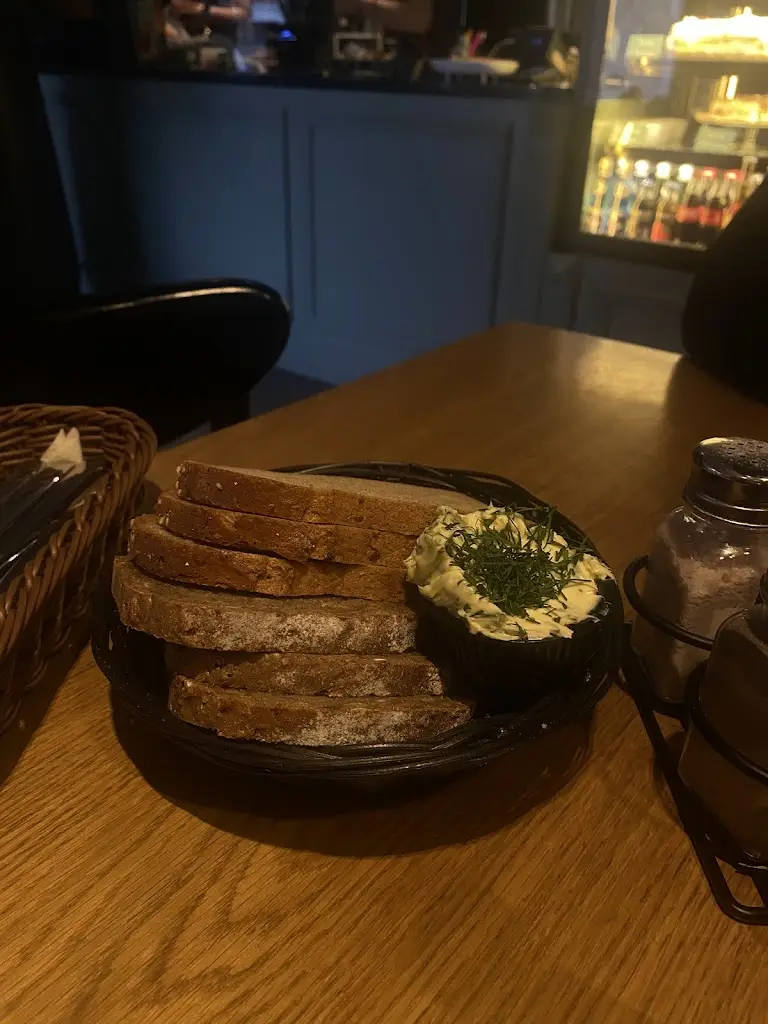 Tornike Nizharadze_8 Stolików_Katovice_review