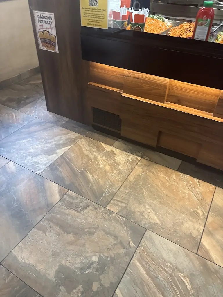 NELLA Hrafilová_Faraon Kebab_Litovel_review