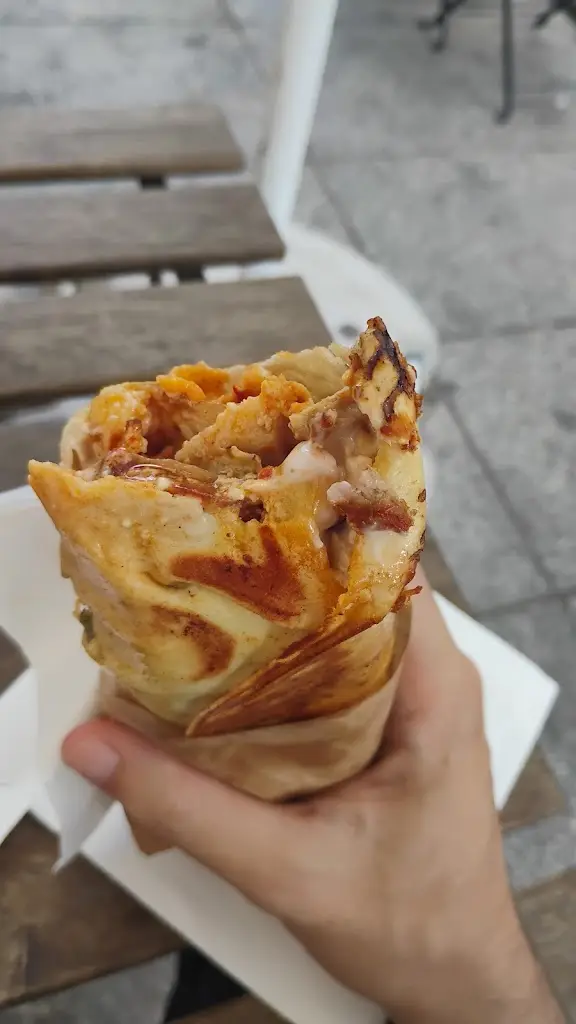 Eisa Essam_Stacja Bejrut_Katovice_review