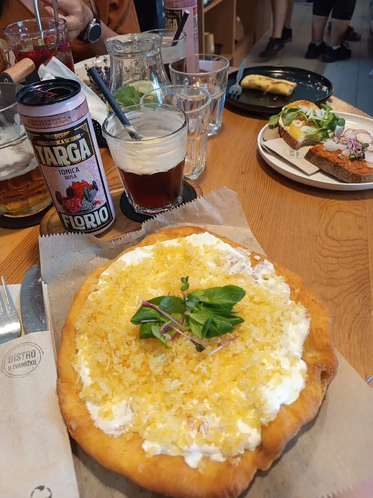 Kristýna Vacardová_Tvarůžková cukrárna Loštice_Loštice_review