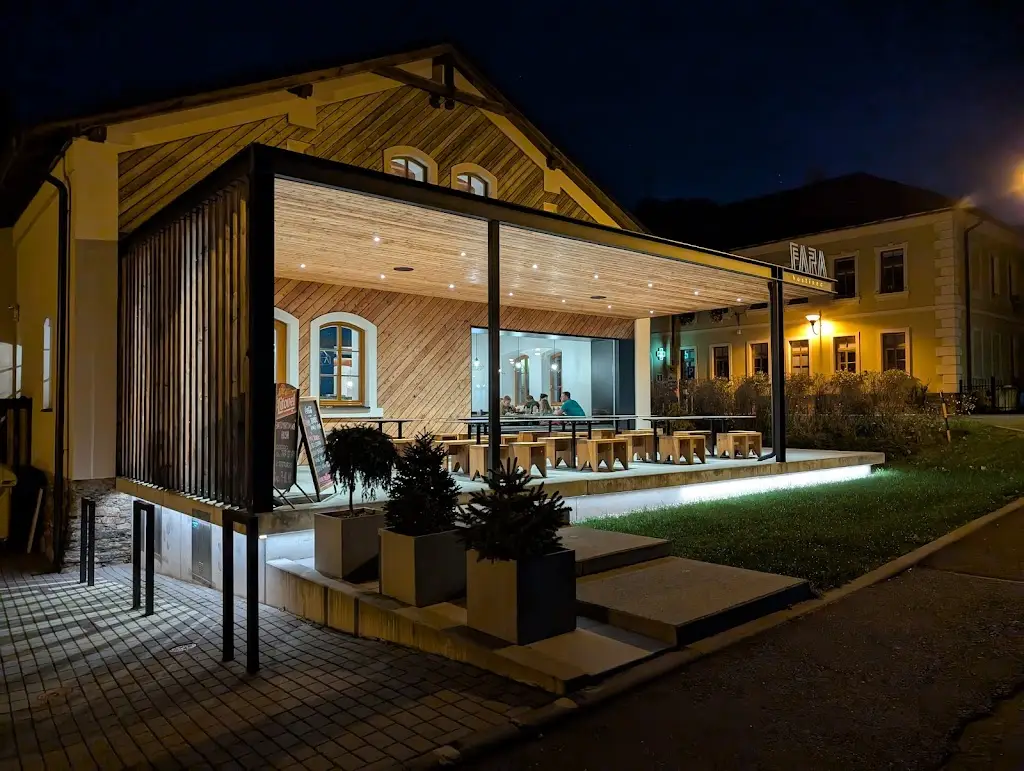 Matouš Vrchota_Fara Hostinec_Loučná nad Desnou_review