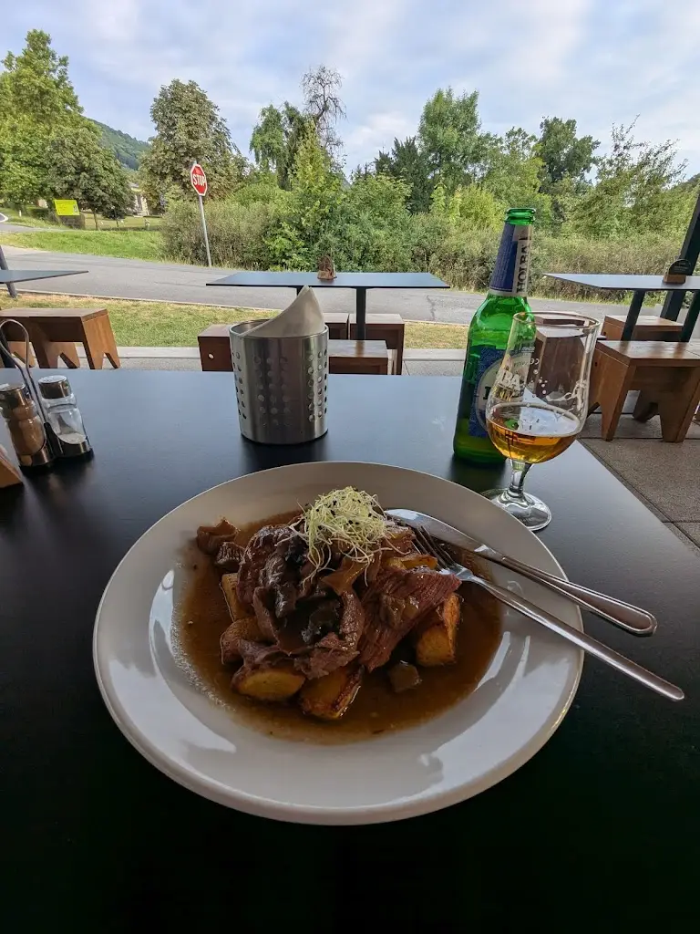 Filip Szwedo_Fara Hostinec_Loučná nad Desnou_review